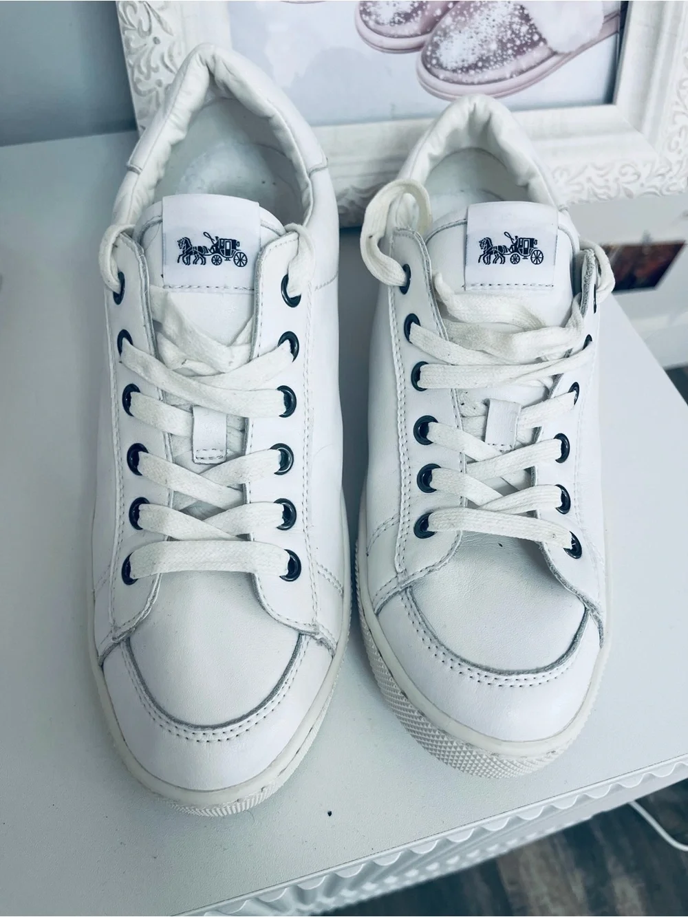 Coach White Leather Low-Top Sneakers with Horse & Carriage Patch